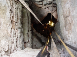 Rappel dentro del cenote